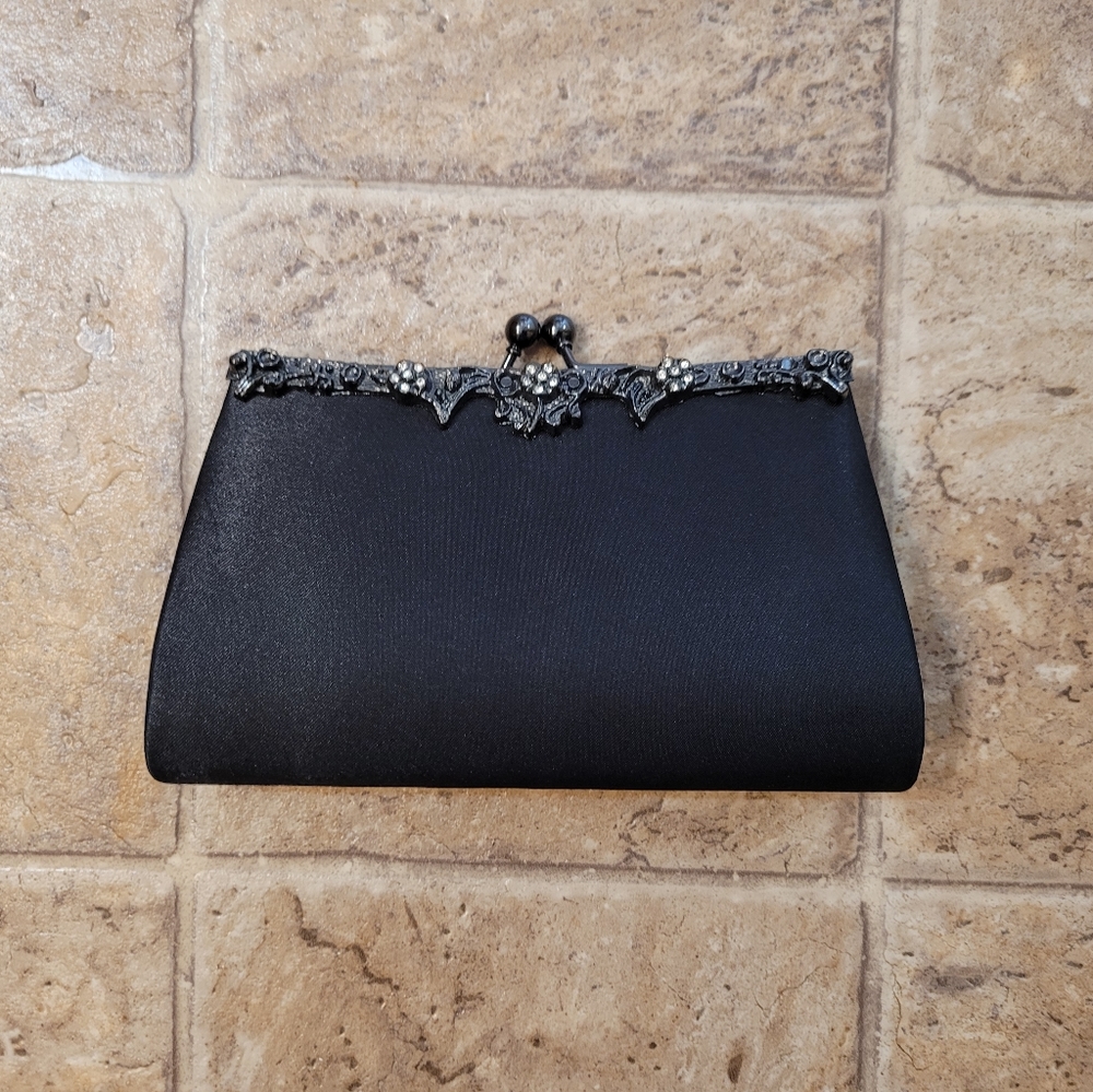 New Clutch With Optional Strap - image 7
